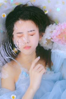 嫩草精产一二三产区
